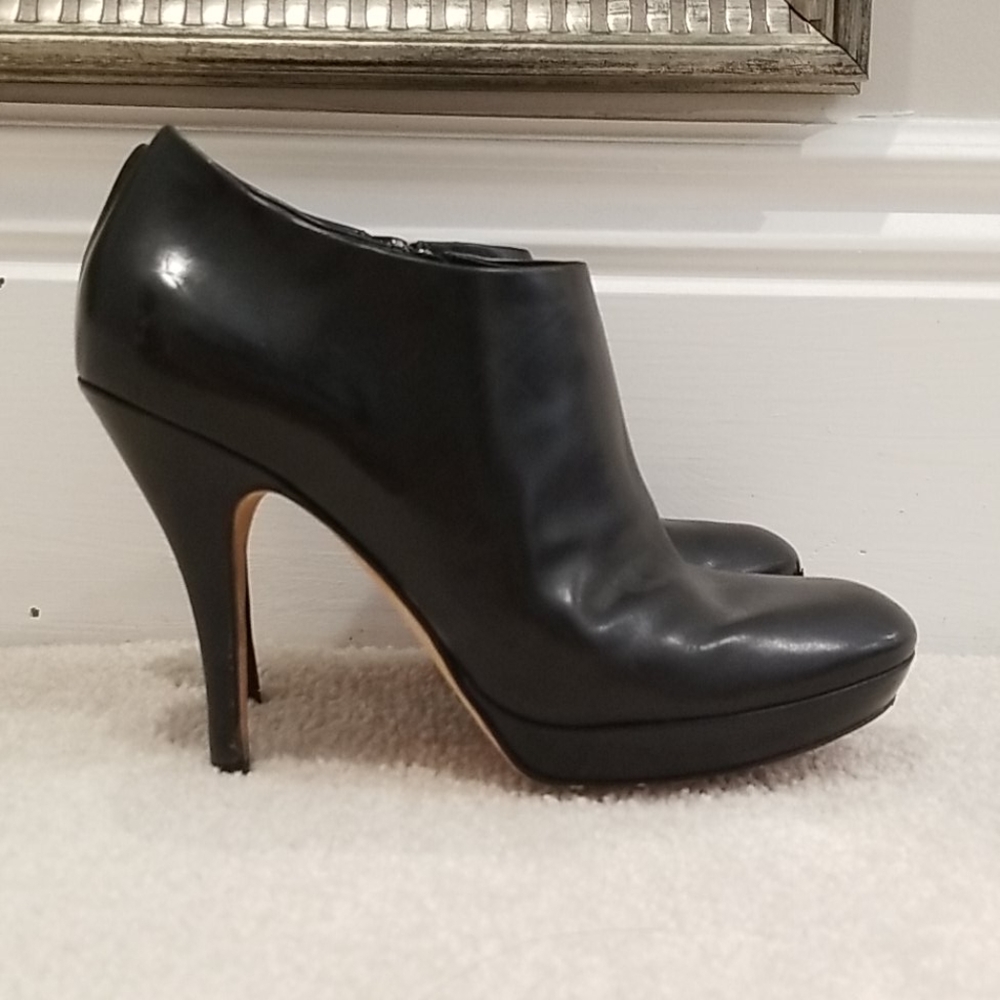 Via Spiga Black Leather Heeled Boots